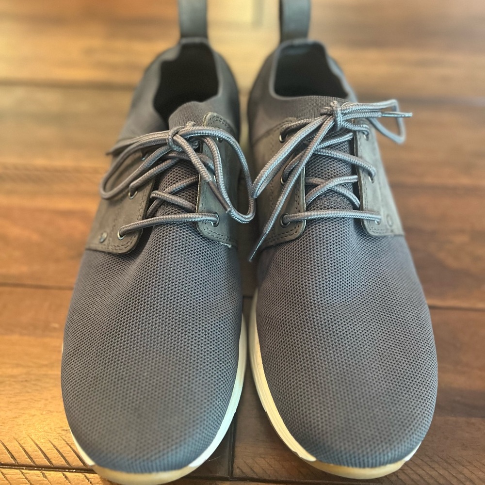 Duluth Trading Co Gray Sneakers Minimalist Design